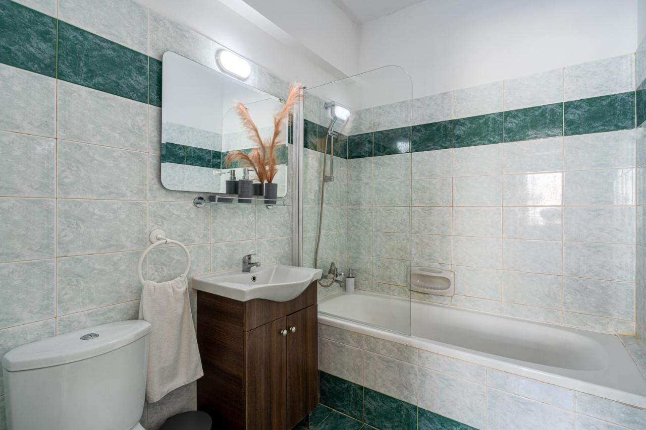 Araminta 2-Bedroom Apartment In Larnaca Exterior photo